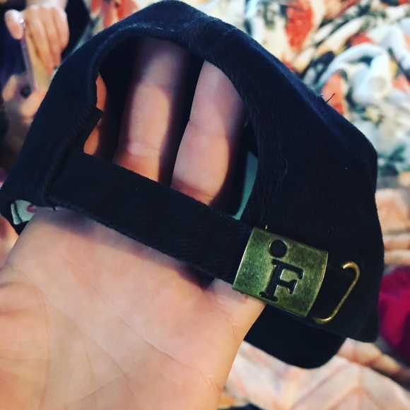 Lexus Strapback - Picture 2 of 2